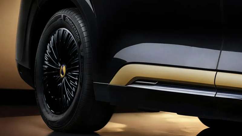 Denza D9 Dark Gold