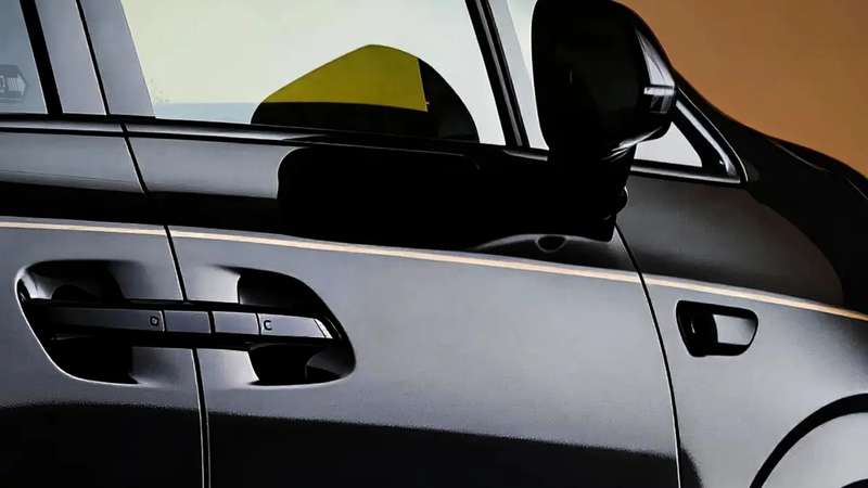 Denza D9 Dark Gold