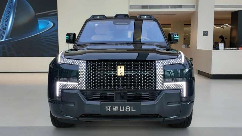 Yangwang U8L